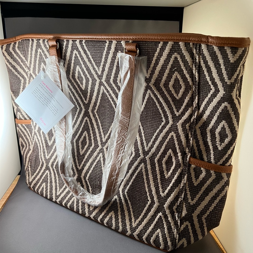 NWT - Cindy tote - Geo Weave